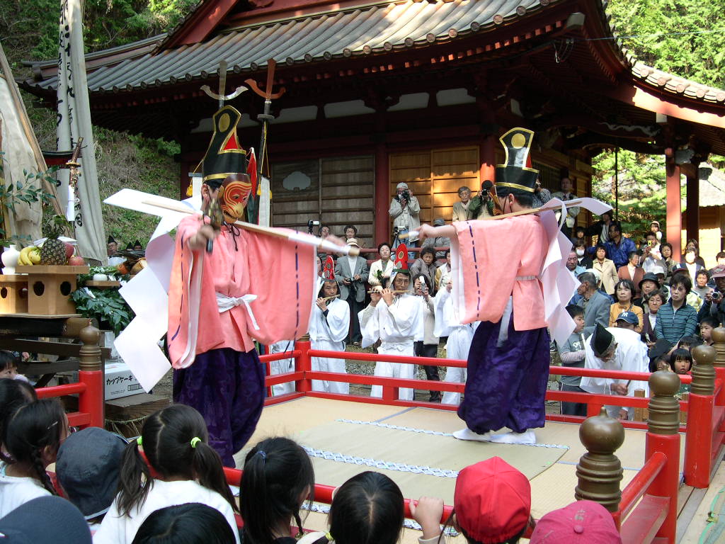 東光寺日吉神社の猿舞